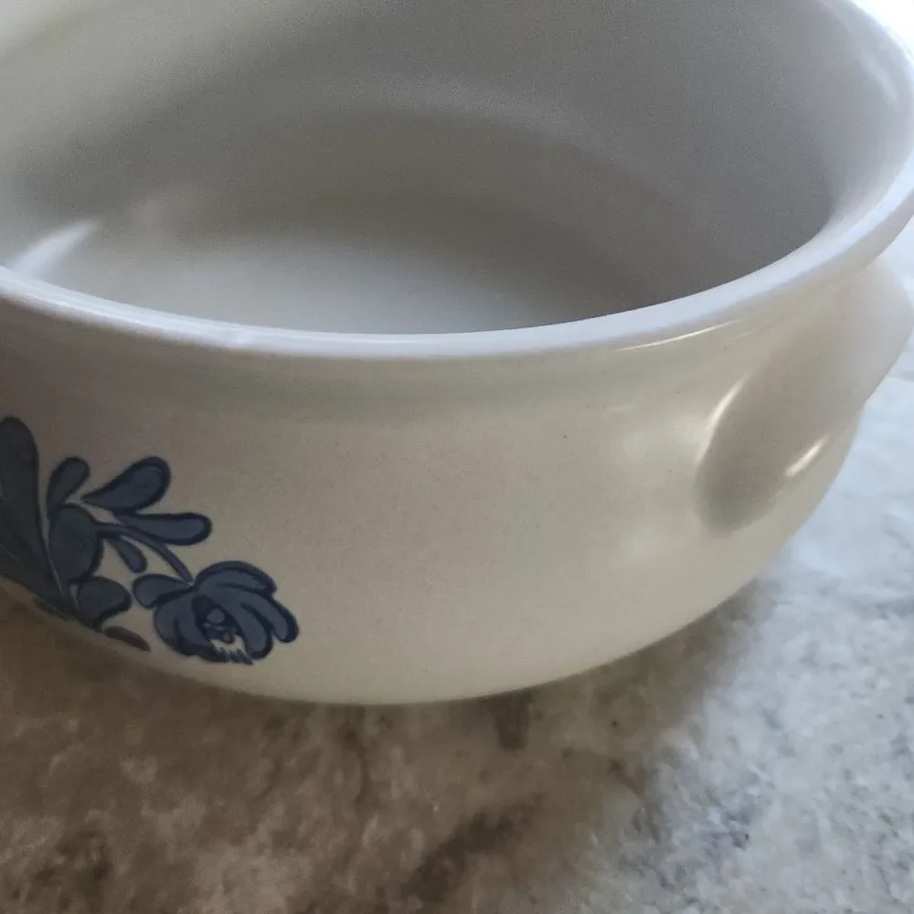 Pfaltzgraff yorktowne 2qt